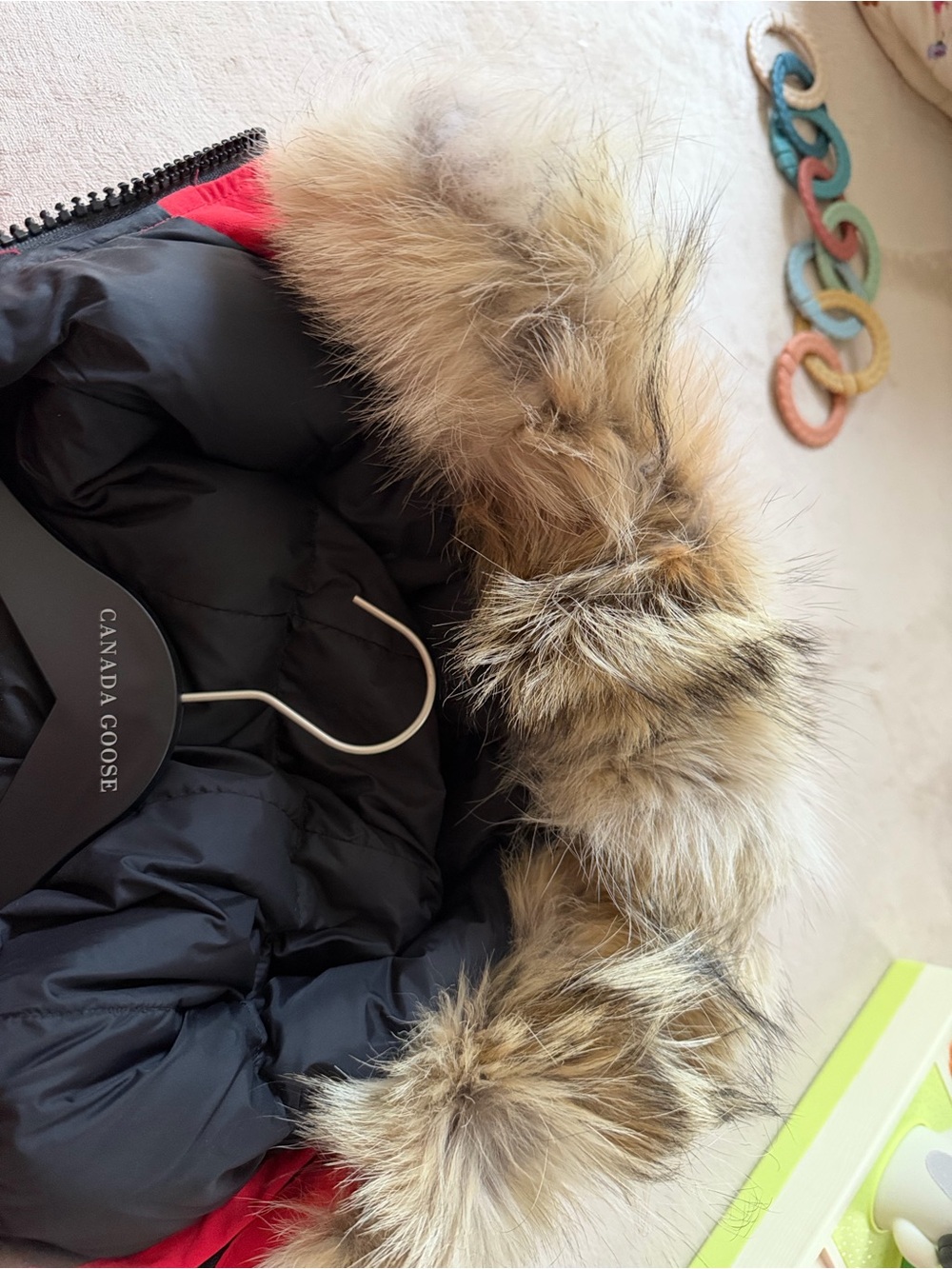 Canada Goose Red Hooded Down Puffer Coat size M NEVER WORN - Picture 7 of 15